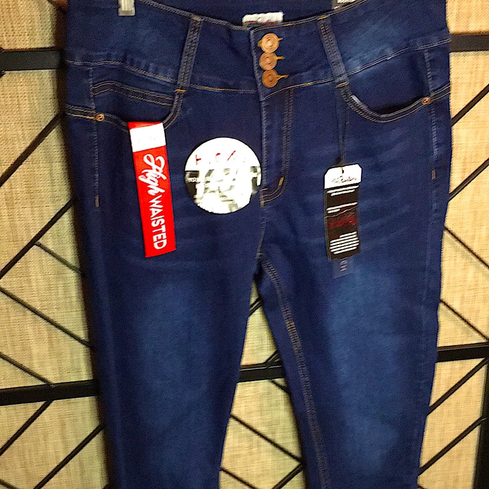 NEW RED BOTTOMS HIGH WAISTED BLUE JEANS SIZE 11/30 INSEAM 28